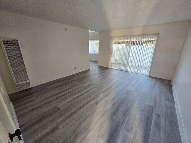 Photo - 9842 Ramona St