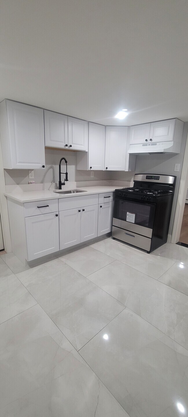 Building Photo - 34 Waverly St Unit 34 Waverly Street