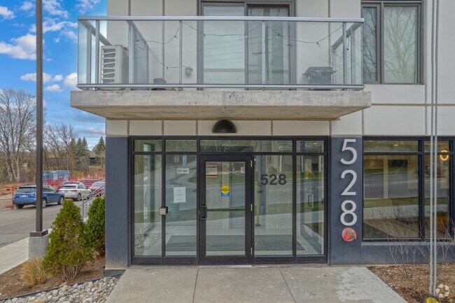 Entrée - The Carmine, 528 Lancaster Street West