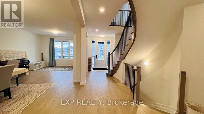 Photo - 747 Coast Cir
