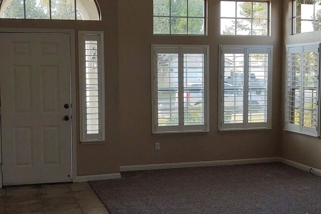 Photo - 4 bedroom, 2 bath Home