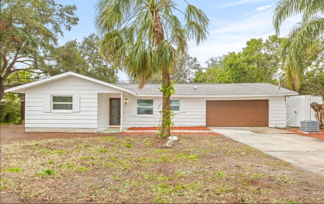 Building Photo - Home For Rent in Clearwater Manor!