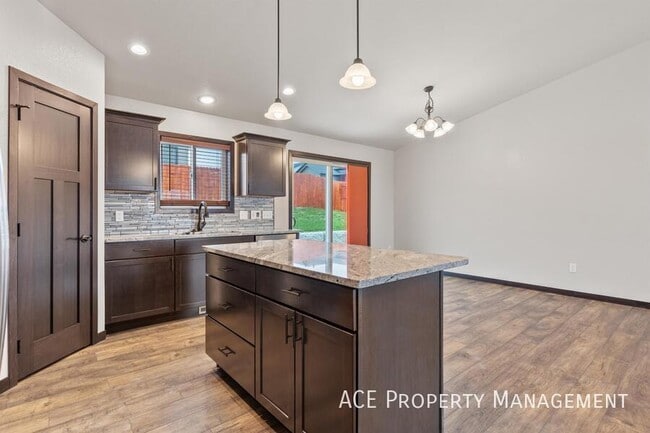 Photo - 840 Jones Dr