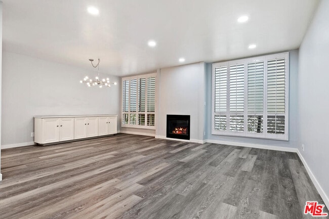 Photo - 927 Kings Rd Unit 107