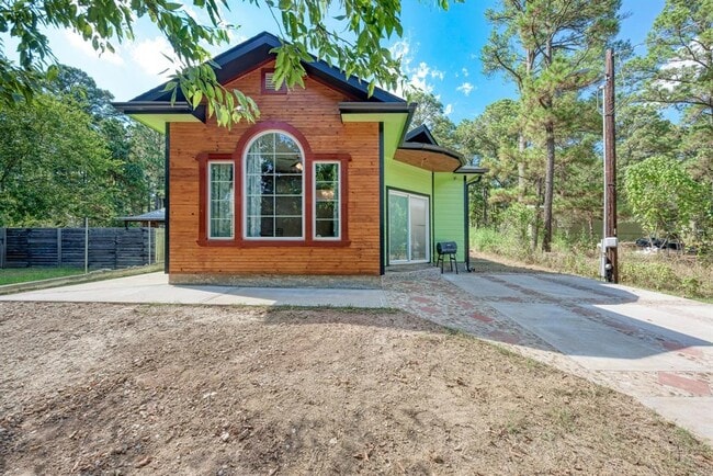 Building Photo - 124 Pinewood Dr Rental
