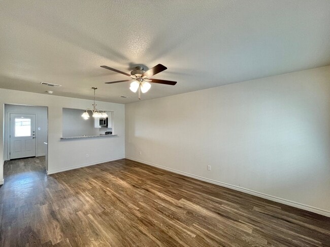 Photo - 1810 Montell St