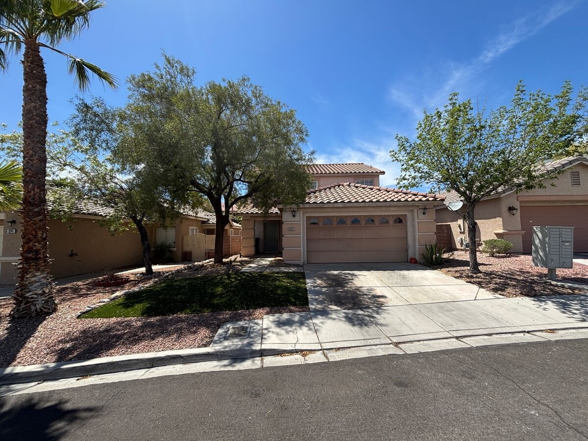 Beautiful 4Bed/3Bath/2Car residence located in Summerlin near Town Center Drive - Beautiful 4Bed/3Bath/2Car residence located in Summerlin near Town Center Drive