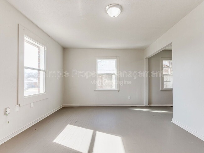 Photo - 517 E Boeing Dr