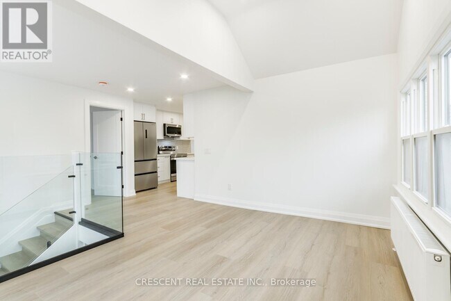 Photo - 180 Queens Dr