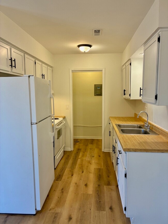 Photo - 3408 SW Burnett Rd Unidad C