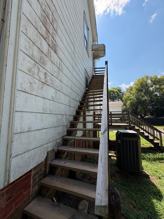 Photo - 707 Windsor Ave