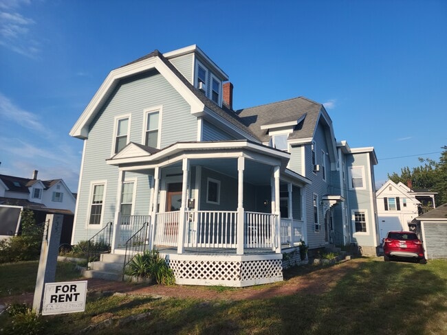 Building Photo - 735 Pine St Unit 2s