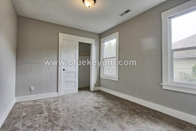 Photo - 339 N Skidmore St Unit B