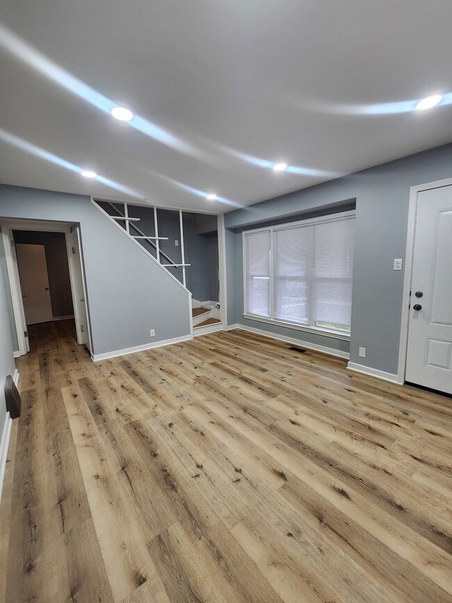 Photo - 106 163rd St