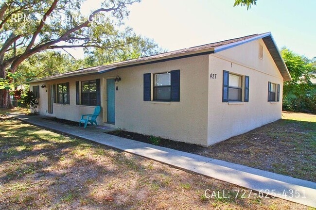 Building Photo - 427 6th Ave NE Unit B