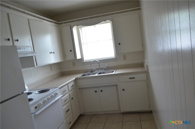 Photo - 303 E Avenue B Unit B