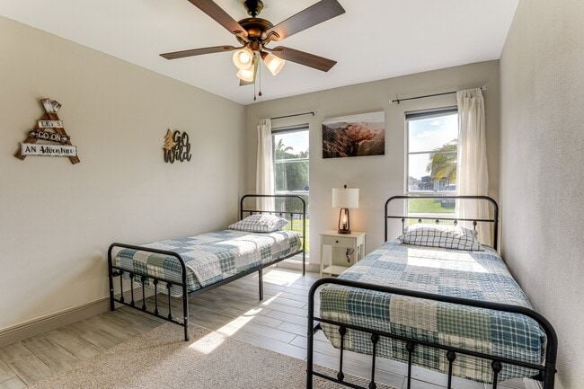 Photo - 128 Loredo Ln