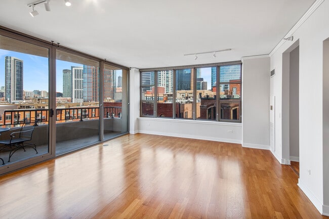 Photo - 200 N Jefferson St Unidad 806