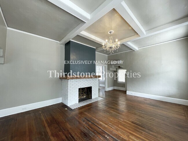 Photo - 121 W 6th St