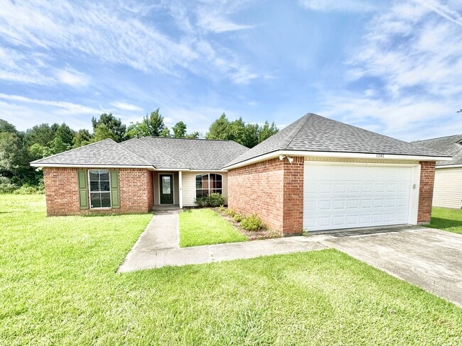 Building Photo - 3 Bedroom House in Denham Springs