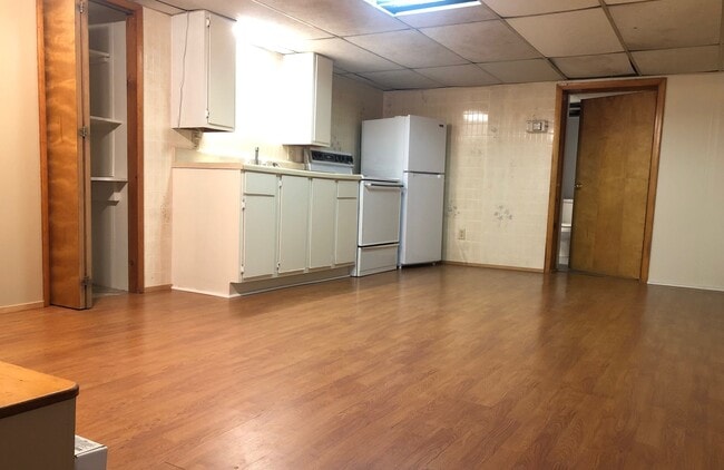 Building Photo - 914 w walnut st Unit 1 Rental
