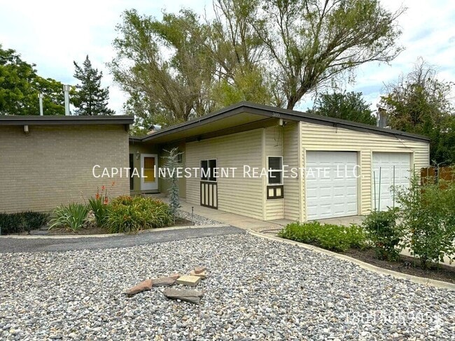 Photo - 389 E Meadow Rd