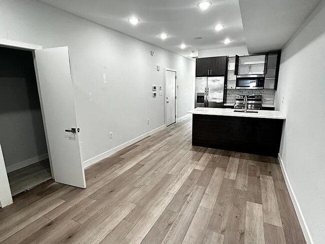 Photo - 2218 N Marshall St Unidad 10