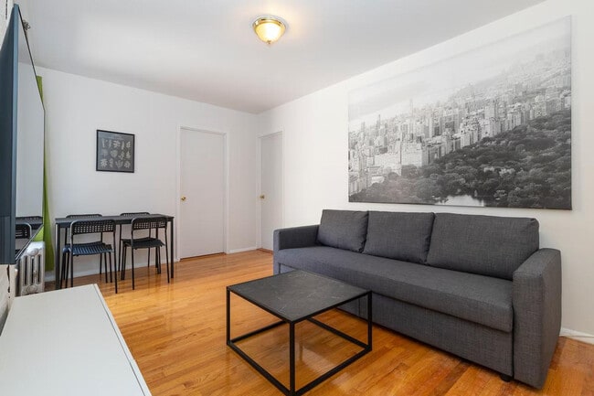 Building Photo - 334 E 96th St Rental