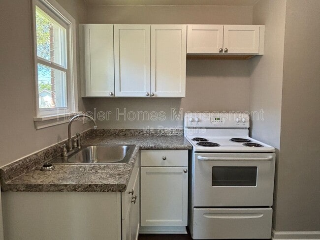 Photo - 932 N Leland Ave