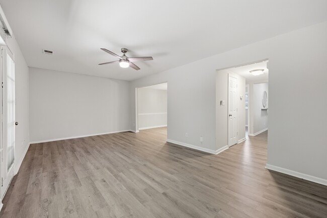 Photo - 8001 Regent Park Ln
