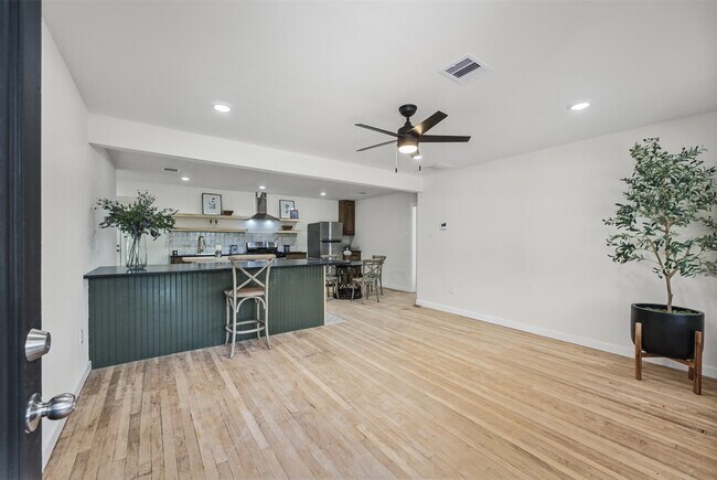 805 Parkstone Dr