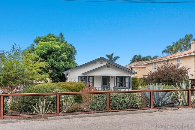 Photo - 215 N Rios Ave