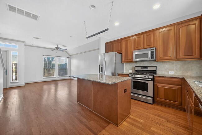 Photo - 313 Hogan St