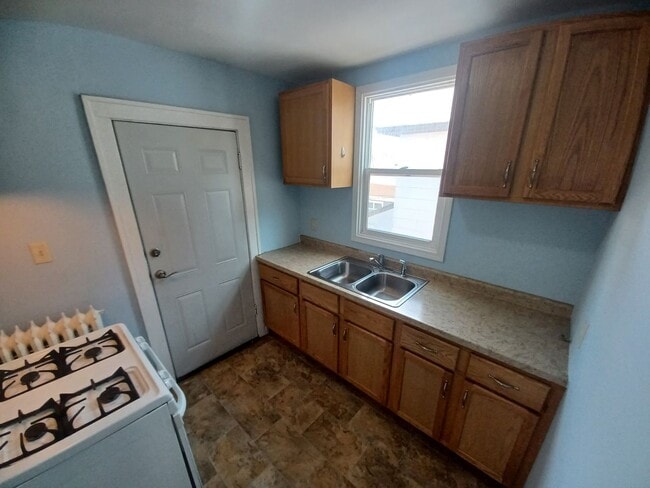 787-789 Aurora Ave