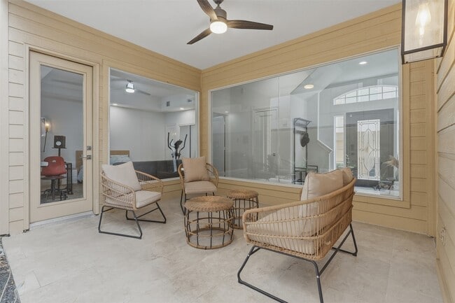 Photo - 5515 Venice St