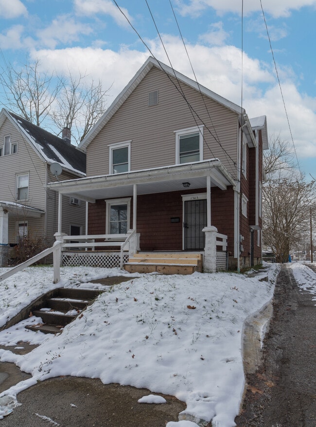 Photo - 1303 Rowland Ave NE