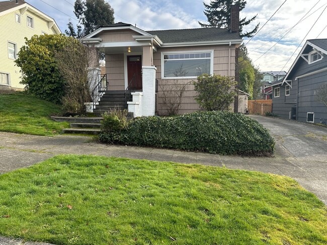 Building Photo - Maple Leaf 3 bedroom