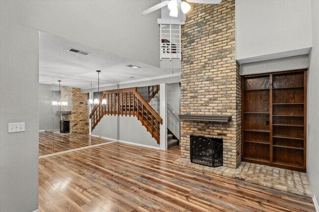 Photo - 10819 Crown Colony Dr