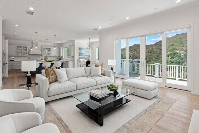 Photo - Lake Sherwood 4+4 Pool Home on the lake