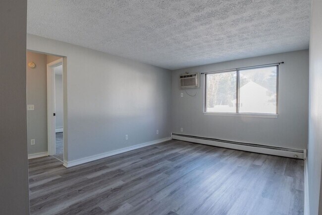 Photo - 535 Calef, #17