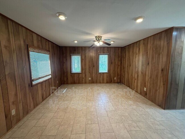 Photo - 866 Hawthorne Road