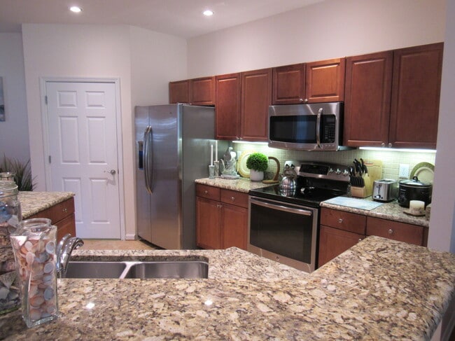 Kitchen - 1942 Turnbull Lakes Dr