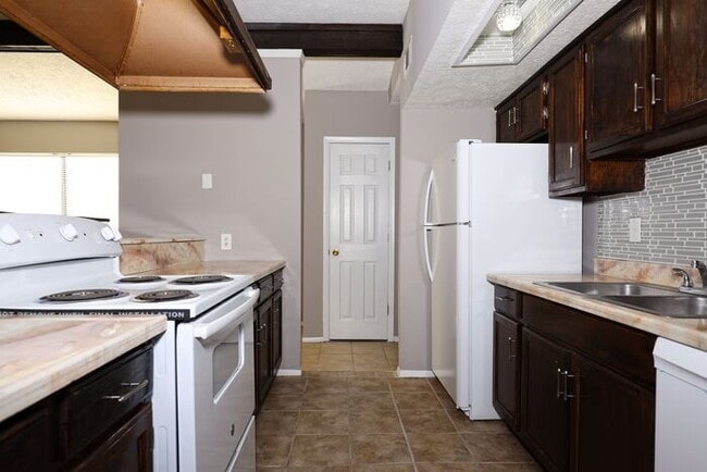 Photo - 232 Pinewood Dr