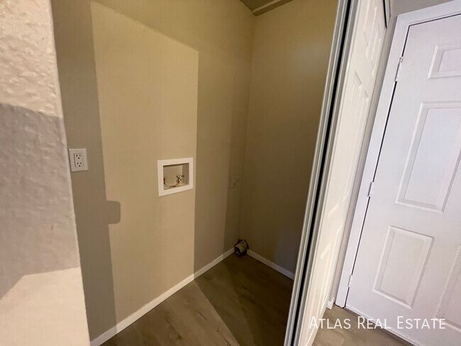 Photo - 1984 Mineola St Unit B