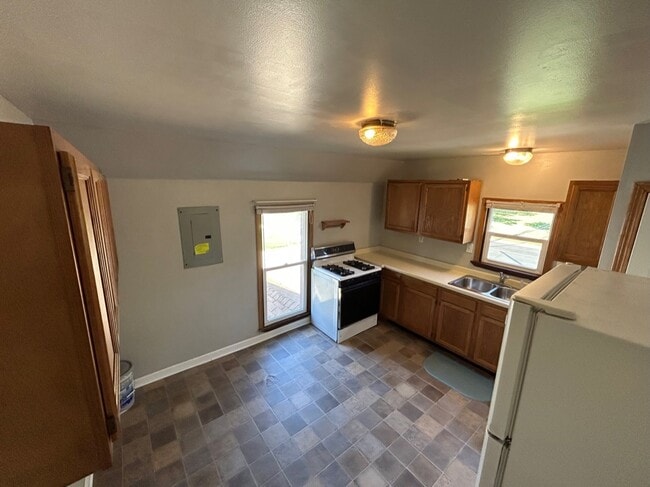 Building Photo - 424 Allen St Unit Allen Street Upper Rental