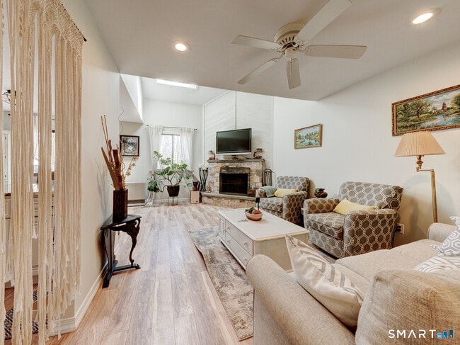 Photo - 355 Ledge Dr Unit 355