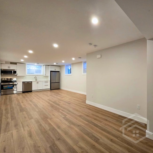 Photo - 9405 Elgin St