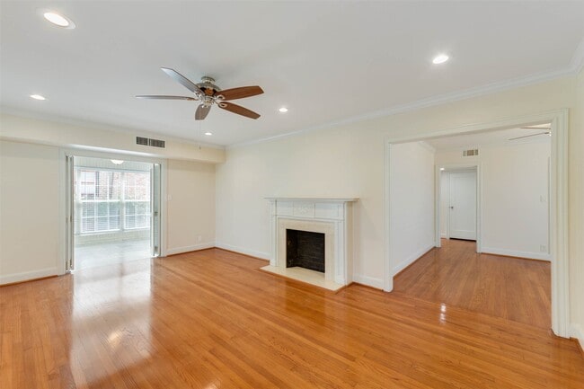 Photo - 2343 Shakespeare St
