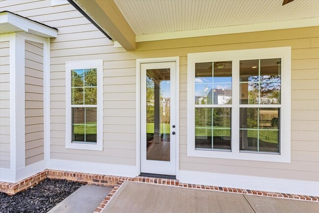 Photo - 565 River Oaks Ln