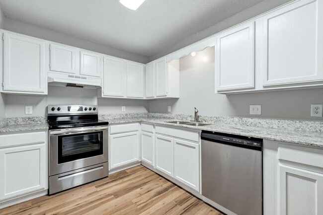 Photo - 302 Parkcrest Dr